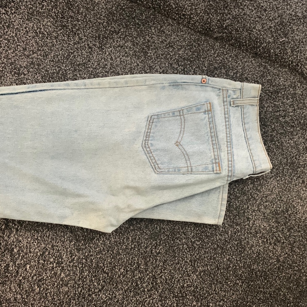 LEVIS JEANS -VINTAGE LADIES LEVIS JEANS